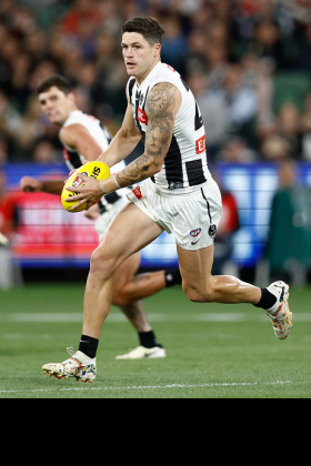 Jack Crisp had been settled into a spitter role at Collingwood in recent years, taking a back seat to the likes of Nick Daicos and Tom Mitchell at centre bounces but running through the circle to receive and pump the ball long inside 50. With the Magpies in danger of not being able to field a 22 due to a rash of injuries, Crisp has reverted back to his old position starting on ball, and as such his short-term fantasy value has gone through the roof. He is still able to rack up touches in that position, albeit he may not do so against the feared Bulldog mid cohort tonight.