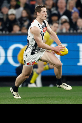 Ned Long has come into the Collingwood senior side at an interesting time, with an injury toll mounting by the match including two to first-choice talls last week. He is listed at 194cm and is the only player named in the Magpies front six above 190 for the game against teh Cats, albeit Frampton and Kreuger lurk on the bench and can both play key position in attack. With Craig McRae also choosing to omit Charlie Dean, the Pies go into this game with Long almost required to play as a target forward, a role which does not fit his roaming playstyle. How will the ex-Hawk respond?