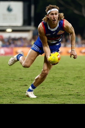 Aaron Naughton has spent some time in the injury room this season and has taken a back seat to Jamarra Ugle-Hagan as the most important part of the Western Bulldogs' forward structure. He has also come under fire for being one-dimensional, as defenders who can figure out how to stop his run and jump for contested grabs can pretty much lock him out of contributing. However, there are some grounds at which Naughton's one-wood is of primary importance... and windy, cold Ballarat is prime among those. His output will be crucial to today's result.